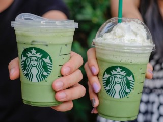 Starbucks mua 1 tặng 1 cho các món Green Tea mừng Valentine